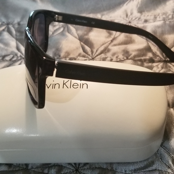 NEW Calvin Klein sunglasses - Picture 2 of 4